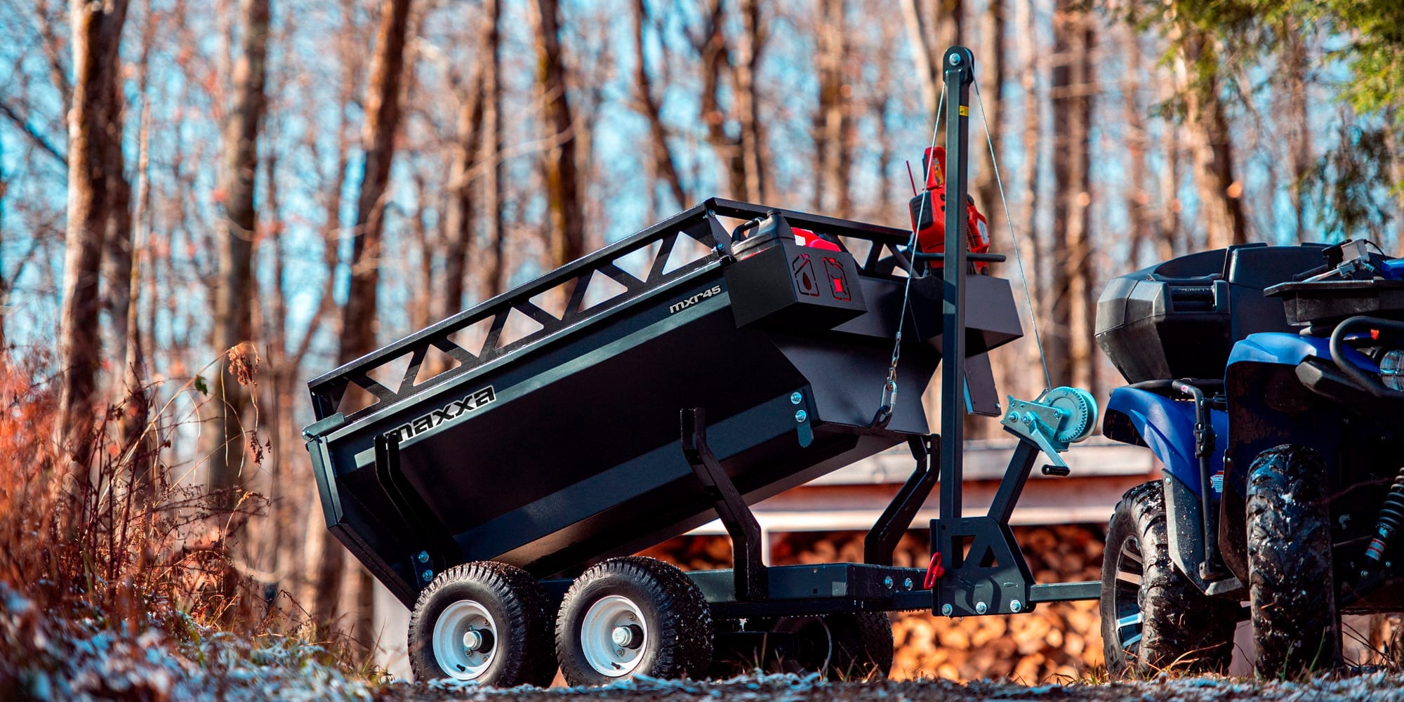 Remorque utilitaire Maxxa MXR45en action avec un VTT